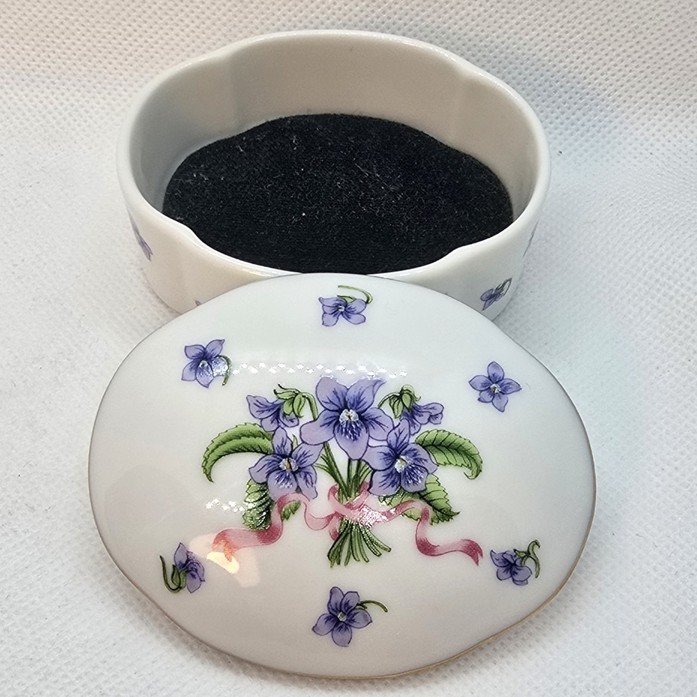 Vintage Lenox Trinket Box Collector's Society Member Gift Lilacs & Ribbon 1992 - Picture 6 of 7